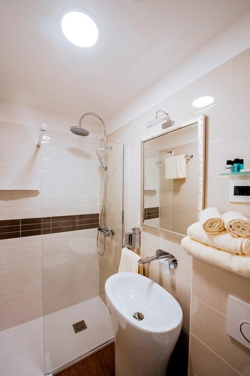 Suites One Zara Esterno foto